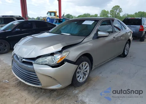 2015 Toyota Camry Le/Se/Xle/Xse z USA, uszkodzony, nr VIN 4T4BF1FKXFR485403